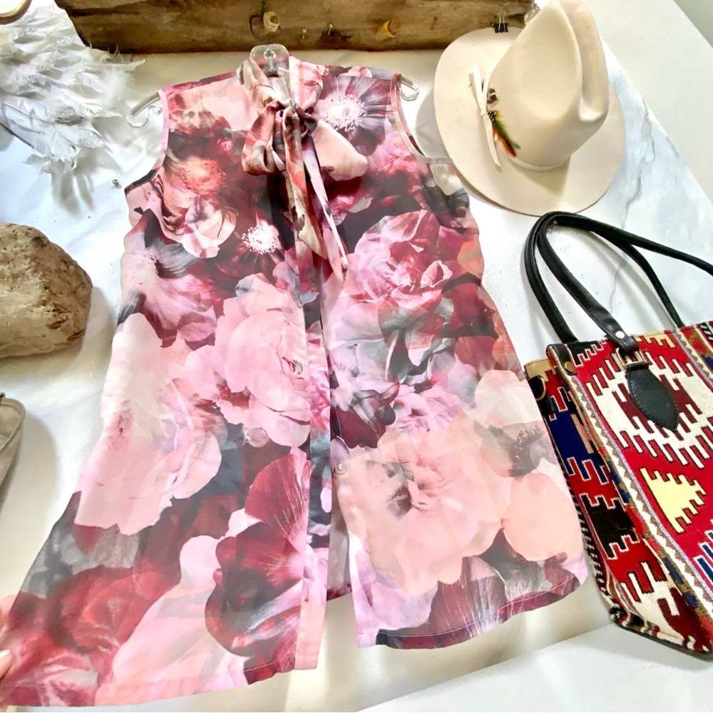 Floral tie/bow accent floral sleeveless blouse shabby chic resort vacay vibe